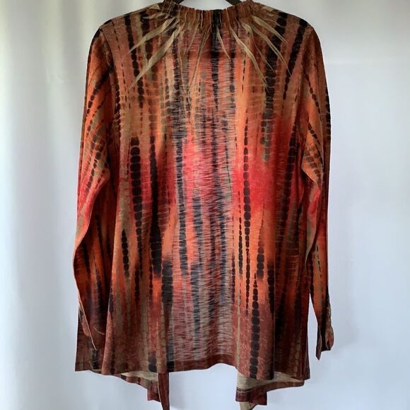 Chico’s size 2 cardigan wrap.  Size up or down with this crinkle material design - Picture 2 of 8